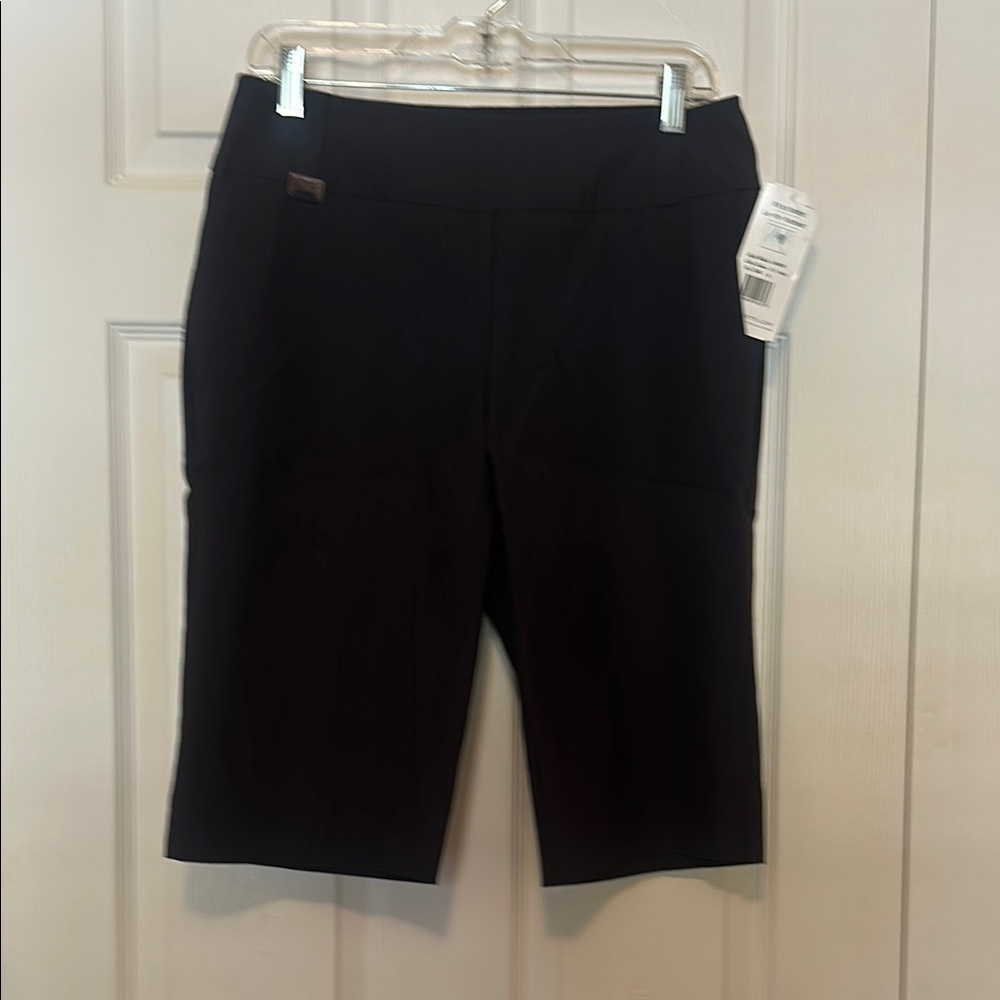 Lisette LSport Navy Bermuda Shorts. NWT. Sz 8. 14” inseam. Built-in Fit-Control